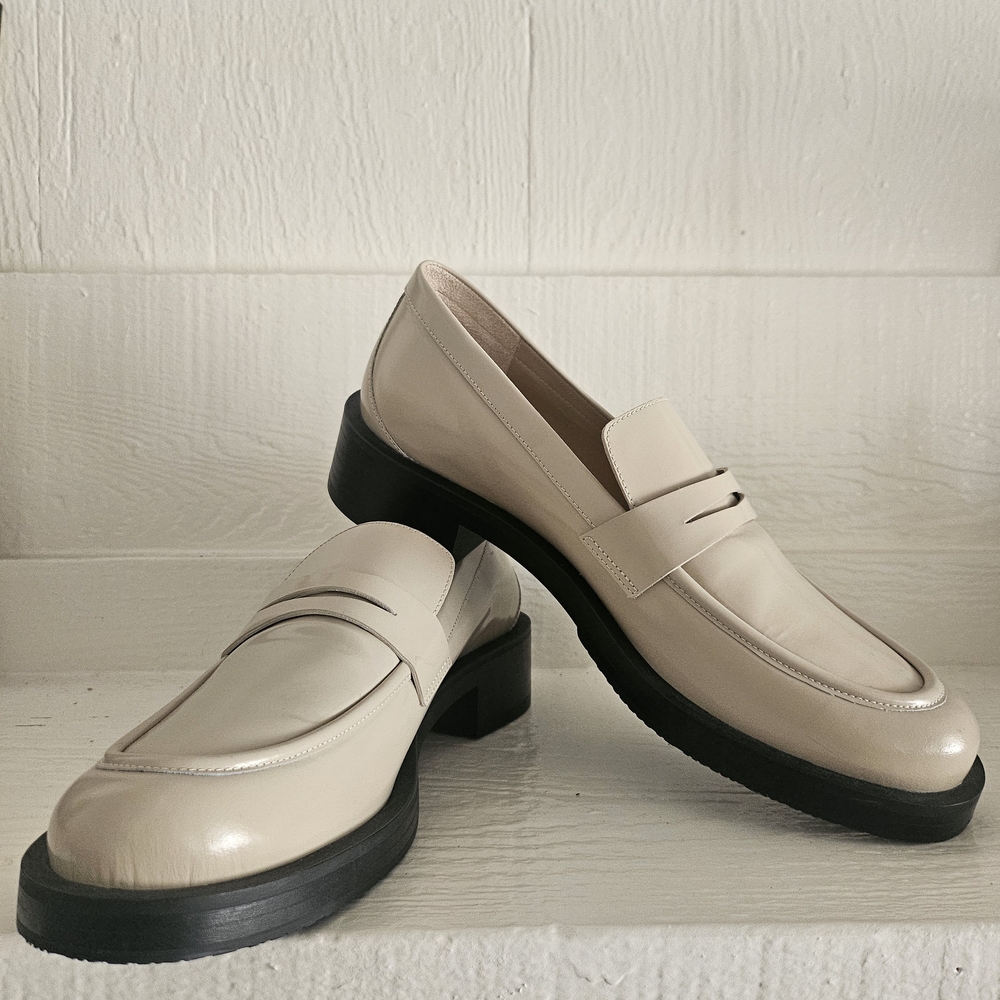 Stuart Weitzman Women's Beige Loafers